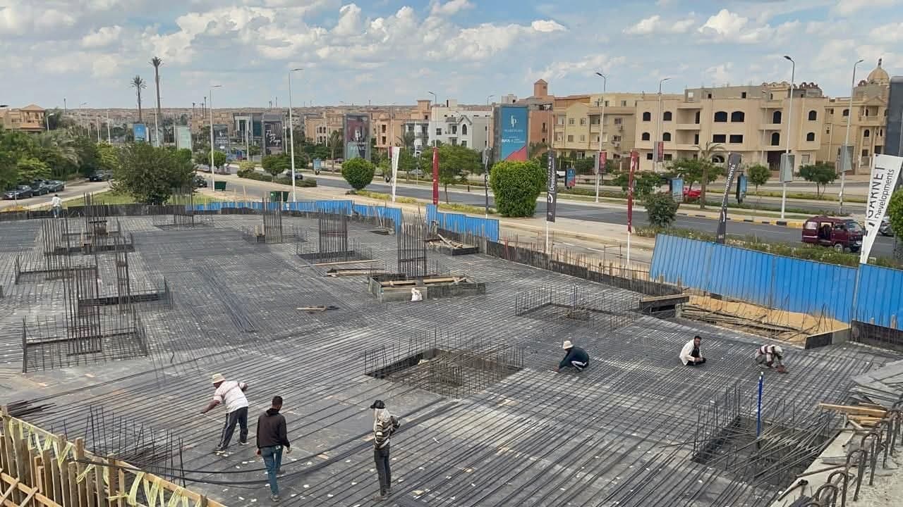 محل — 60 م² + 21 م² خارجي — دور أول على الشارع 3